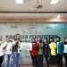 Penyerahan bantuan pendidikan untuk mahasiswa oleh PT Pegadaian Kantor Wilayah XII Surabaya. Foto/dok