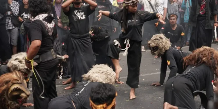 Pelaku seni Kota Batu