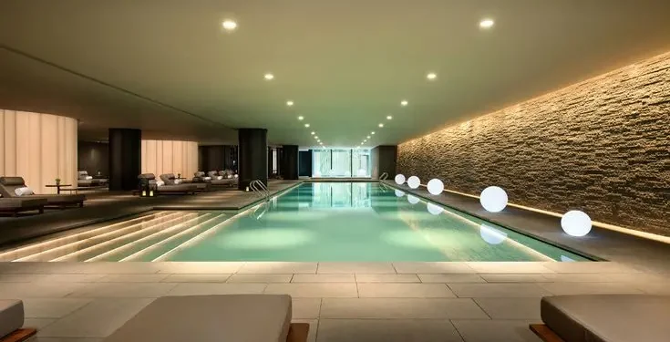 Kolam renang indoor