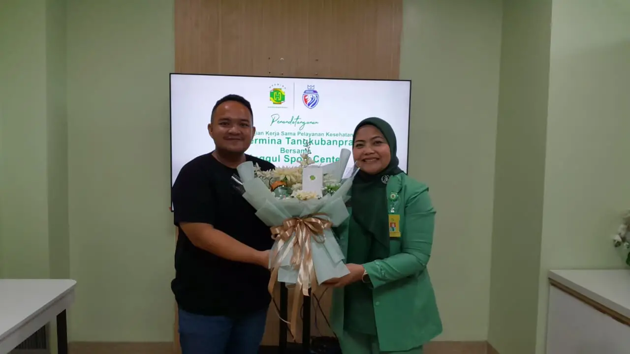Penyerahan cinderamata kerja sama