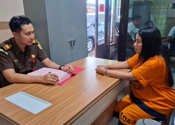 Gelapkan uang