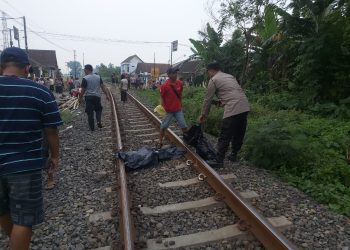 Tertabrak Kereta api