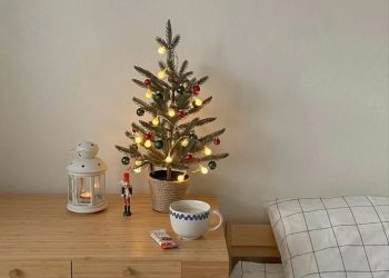Dekorasi natal minimalis di kamar kos untuk memeriahkan suasana natal di perantauan. Foto/Pinterest