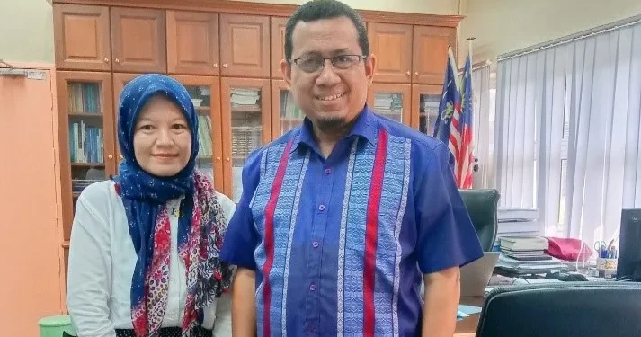 Dosen Departemen Psikologi UM, Dr. Ninik Setiyowati, S.Psi, M.Psi, Ph.D berpose bersama akademisi University Malaya, Prof. Dr. Ahmad Zabidi bin Abdul Razak dimana keduanya melaksanakan kolaborasi riset internasional. /Foto: Dok. Fakultas Psikologi UM.