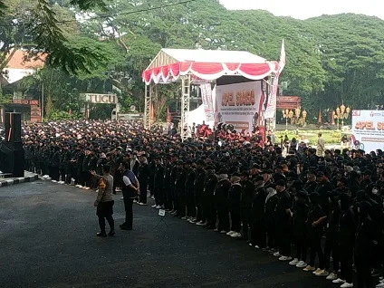 Ribuan pengawas Bawaslu mengikuti Apel Siaga jelang Pilkada Kota Malang. (Foto/M Sholeh)
