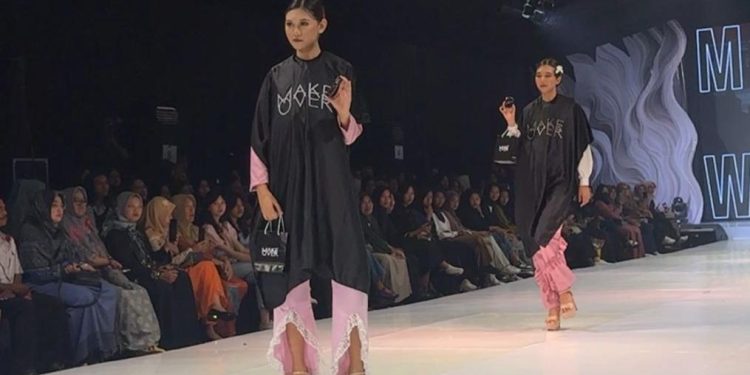 Penampilan talent dalan Malang Fashion Week 2024. (Foto/dok.)