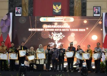 Penganugerahan kepada para perusahaan atas investasi pembangunan daerah lewat Investment Award 2024. Foto: Diskominfo