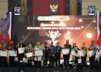 Penganugerahan kepada para perusahaan atas investasi pembangunan daerah lewat Investment Award 2024. Foto: Diskominfo