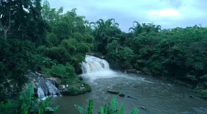 Daya tarik Coban Amprong, salah satu destinasi wisata hidden gem di Malang. /Foto: Google Review Coban Amprong/Abdul Sany.