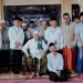 Gus Tantowi (jas coklat) memberi dukungan kepada paslon Abah Gunawan dan Dokter Umar. Foto: dok.