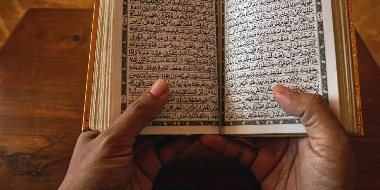 Tiga keutamaan membaca surat Al-Kahfi di hari Jumat./Foto: Ilustrasi Pixabay/Cahiwak