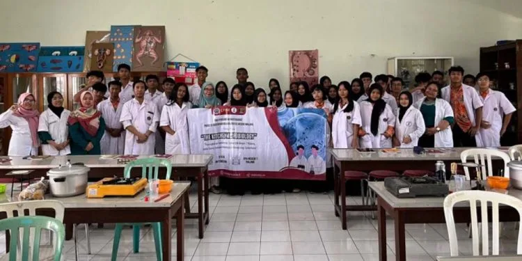 Tim pengabdian masyarakat FMIPA Universitas Negeri Malang