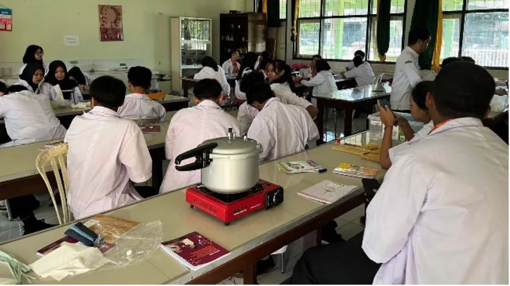 Para siswa praktik