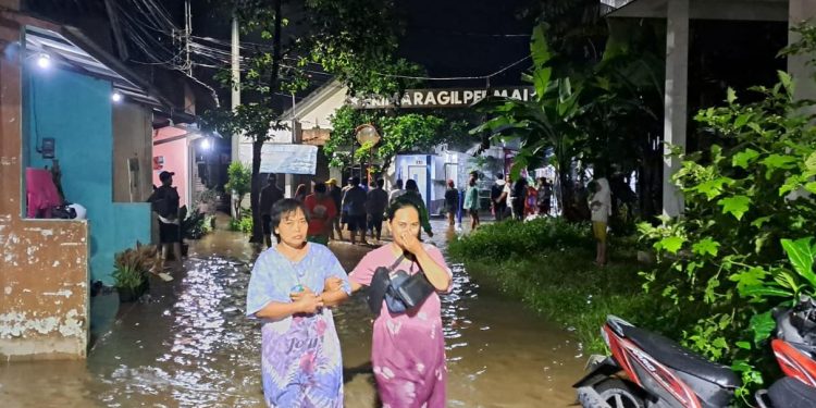 Kondisi banjir yang melanda Perumahan Prima Ragil Permai Kelurahan Kedungkandang. (Foto/dok. warga)