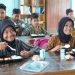 Siswa SDN Penarukan Kepanjen menikmati uji coba Makan Bergizi Gratis. Foto: Pemkab Malang