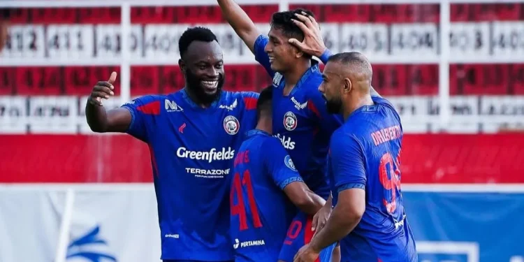 Arema FC melakoni laga away melawan Semen Padang dalam lanjutan pekan ke-17 BRI Liga 1 2024/2025, Jumat (27/12/2024). /Foto: Instagram @aremafcofficial.