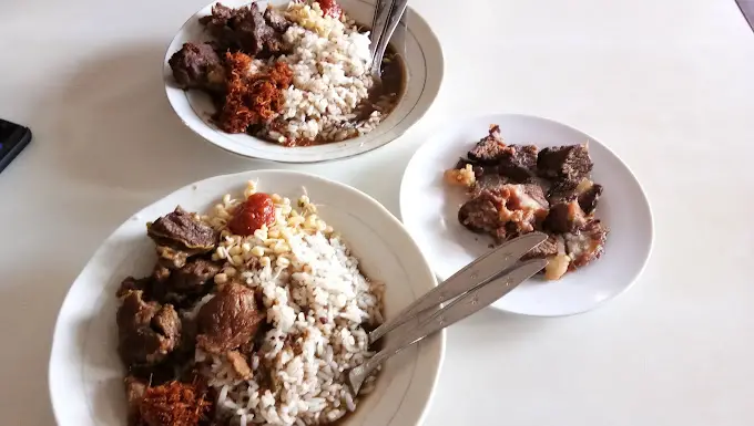 Warung Rawon Djamiah Putra./Foto: Google Review Putri Dwitya Weniwandari.