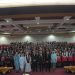 254 lulusan PPG Unikama Malang berfoto bersama usai pelepasan dan sumpah profesi calon guru 2024.(foto: doc humas Unikama)