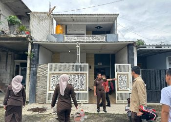 Kejari Kabupaten Malang sita rumah tersangka KUR fiktif bank plat merah. Foto: dok. Kejari Kabupaten Malang