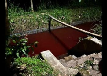 Sungai berwarna merah di Tumpang. Foto: dok. warga