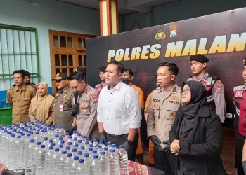 Ungkap kasus produksi miras illegal di Gedangan. Foto: Aisyah Nawangsari Putri