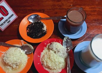 Kuliner legendaris di Kota Batu yang patut untuk dicoba oleh para wisatawan. /Foto: Google Review Pos Ketan Legenda 1967 Batu/Abraham Asyer.