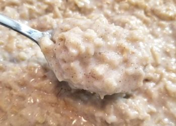 Oatmeal, salah satu makanan pengganjal lapar di tengah malam. Foto/Pinterest