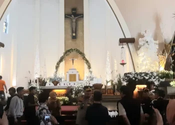 Kapolresta Malang Kota, Kombes Pol Nanang Haryono bersama Forkopimda memantau Gereja Katedral Paroki Santa Perawan Maria Jalan Ijen. (Foto/M Sholeh)
