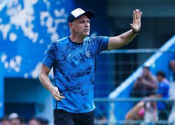 Pelatih Arema FC, Joel Cornelli mengincar hasil positif di kandang Persebaya Surabaya dalam laga pekan ke-13 BRI Liga 1 2024/2025, Sabtu (7/12/2024) sore nanti. /Foto: Instagram @aremafcofficial.