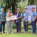 Aksi penanaman pohon di hulu Sungai Brantas oleh Bulog Malang guna berkontribuai menjaga mata air. Foto: Azmy