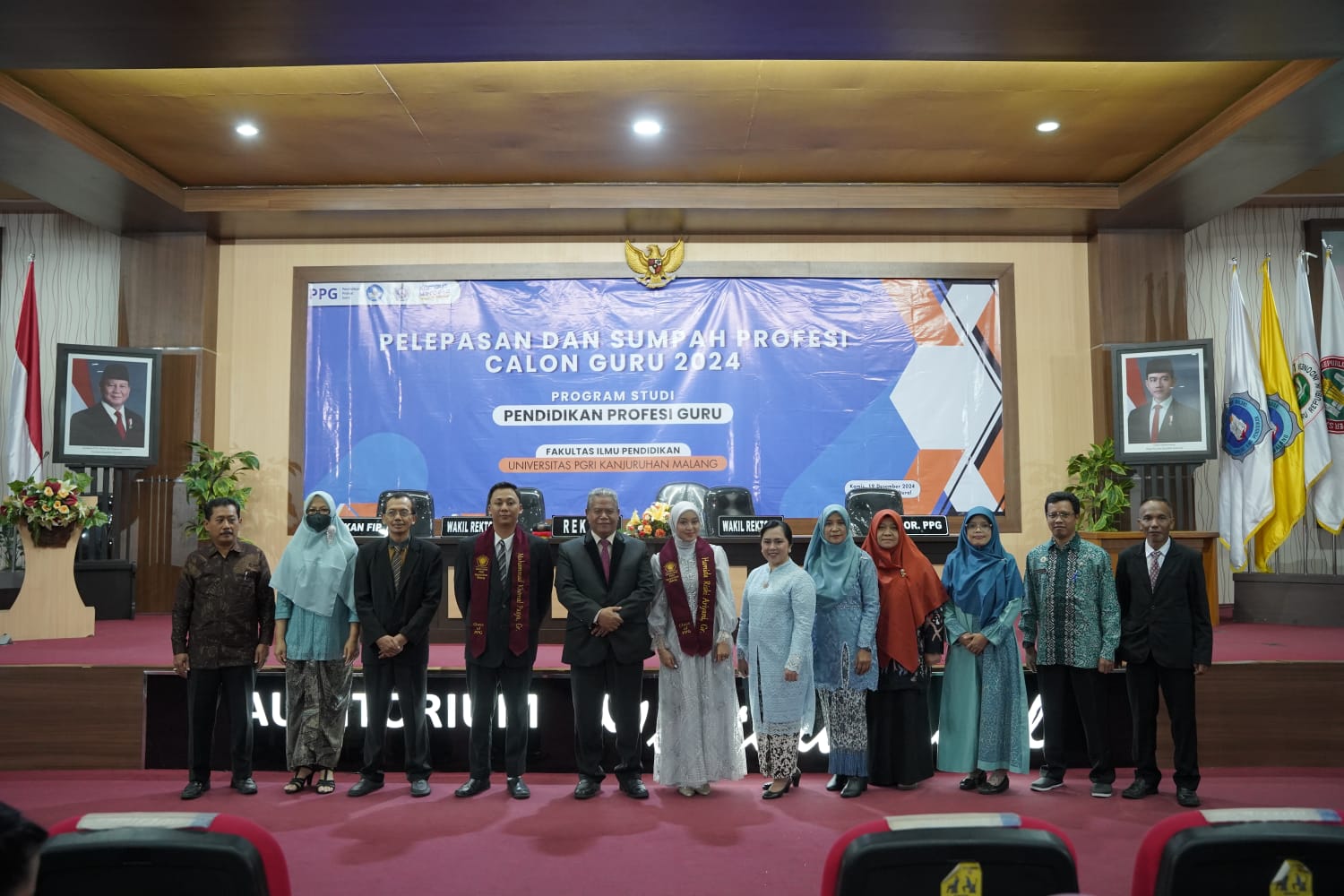 Foto bersama rektor dan jajaran dosen Unikama Malang.(foto: doc humas Unikama)