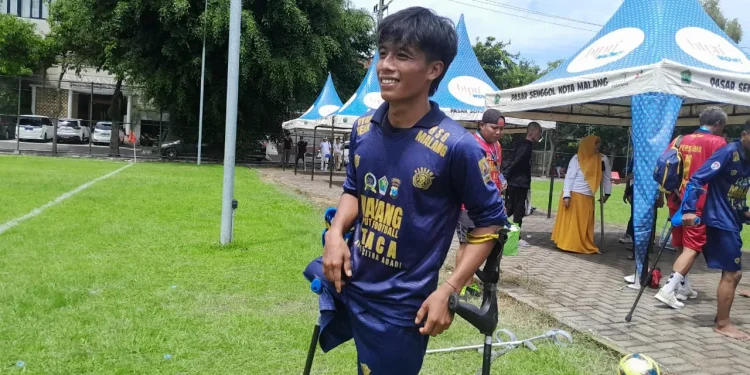 Perjuangan Muhammad Angga Rifanto, Arek Malang yang sukses menembus Timnas Amputasi Indonesia yang akan berlaga di Piala Asia Amputasi 2025. /Foto: Tugumalang.id/Bagus Rachmad Saputra