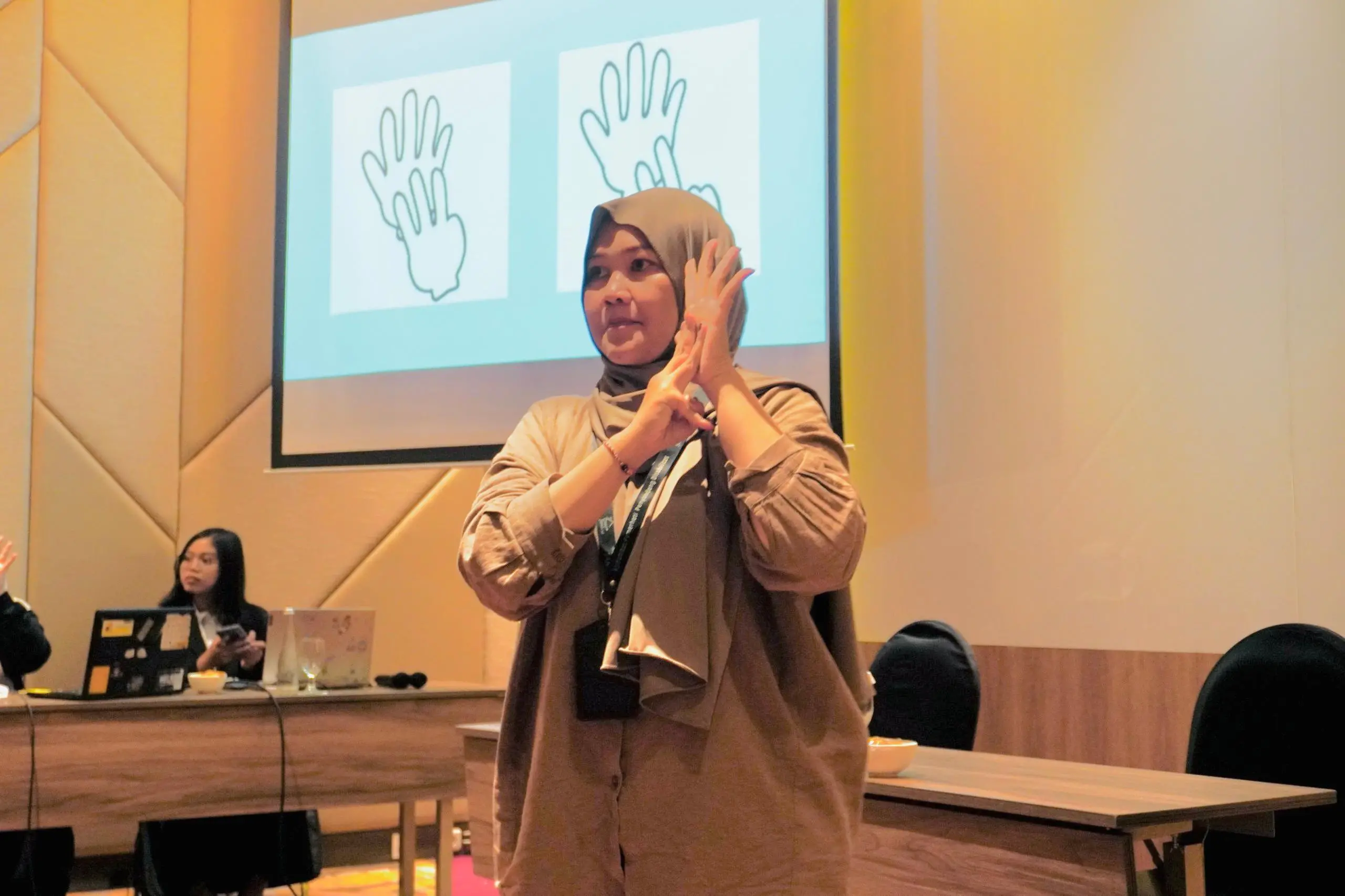 Kelas Bahasa Isyarat