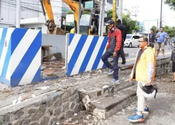 Pembongkaran pos Polisi di Kota Batu