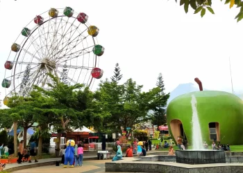 Bianglala Alun-Alun Kota Batu
