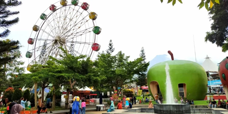 Bianglala Alun-Alun Kota Batu