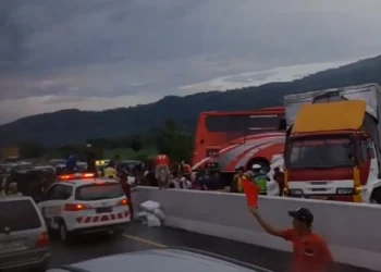 Kecelakaan bus vs truk di Tol Lawang-Malang