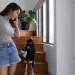 Hewan peliharaan menyambut pemiliknya pulang. Foto/Freepik