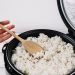 Memasak nasi di kos untuk menghemat biaya. Foto/Freepik