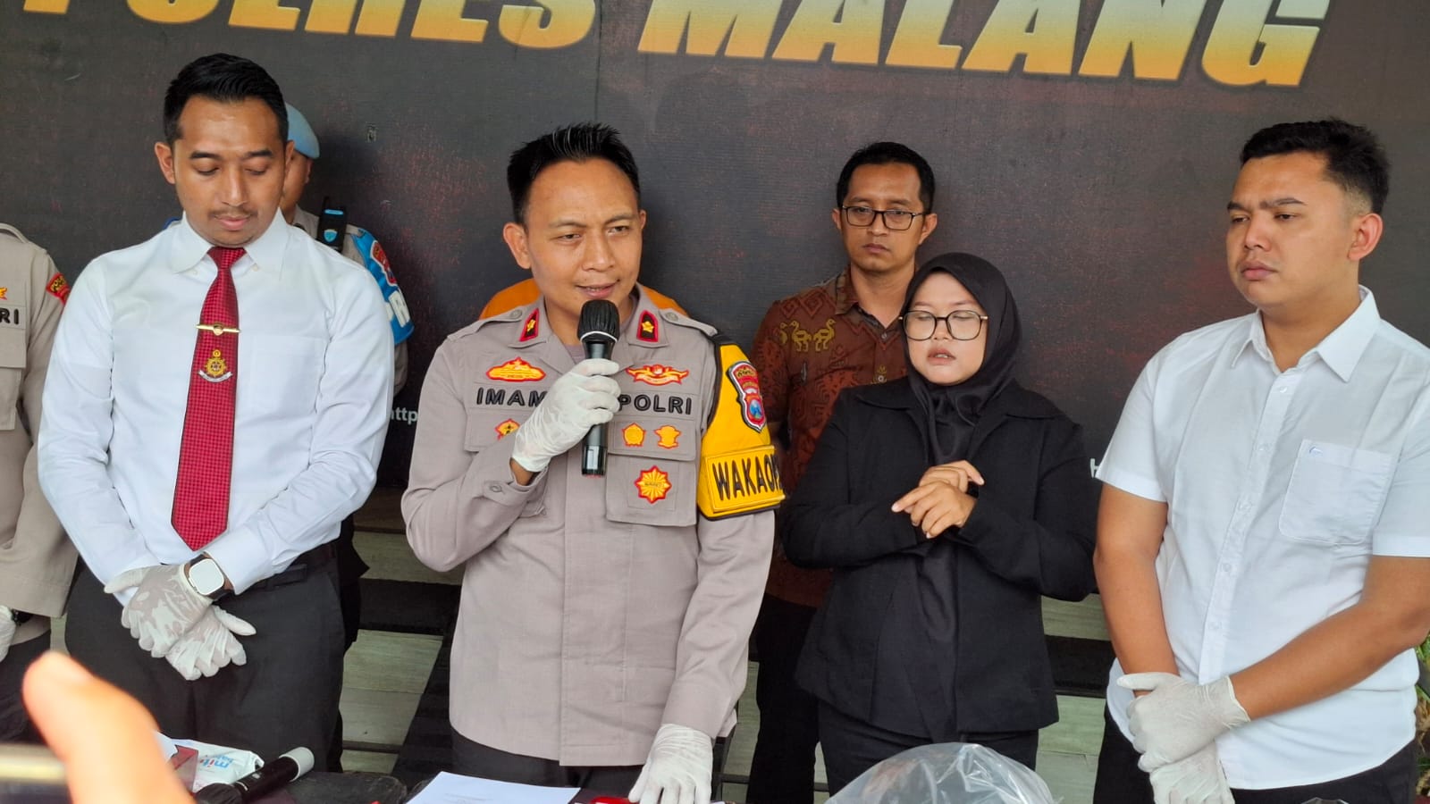 Wakapolres Malang, Kompol Imam Mustolih saat memberikan keterangan. Foto: Aisyah Nawangsari Putri