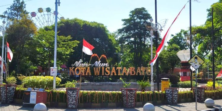 Ilustrasi sektor pariwisata Alun-alun Kota Batu. Pro kontra kenaikan UMK di Kota Batu. Foto: Azmy