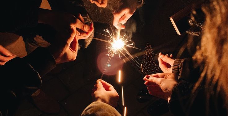 Aktivitas hits rayakan tahun baru bersama teman-teman. Foto/Pinterest.Klara Elfrida.