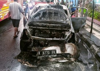 Mobil yang ludes terbakar di Jalan Kawi, Kota Malang. (Foto/Damkar Kota Malang)