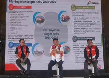 Region Manager Retail Sales Jatimbalinus, Deny Sukendar memaparkan proyeksi konsumsi BBM dan LPG saat Nataru. (Foto/M Sholeh)
