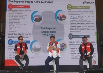 Region Manager Retail Sales Jatimbalinus, Deny Sukendar memaparkan proyeksi konsumsi BBM dan LPG saat Nataru. (Foto/M Sholeh)