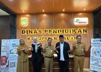 Ketua DPRD Kota Malang Amithya Ratnanggani dan Anggota DPRD Kota Malang Rendra Masdrajad Safaat saat berkunjung ke Dinas Pendidikan Kabupaten Malang. (Foto/dok.)