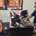 Terduga pelaku pembacokan, Agus Junaedi saat dimintai keterangan oleh polisi. Foto: Polsek Karangploso