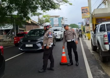 Olah TKP kecelakaan tabrakan beruntun di Kota Batu. Foto: Polres Batu