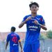 Pemain Arema FC, Achmad Maulana enggan menganggap enteng kekuatan Semen Padang jelang laga pekan ke-17 BRI Liga 1 2024/2025. /Foto: Instagram @aremafcofficial.