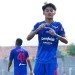 Pemain Arema FC, Achmad Maulana enggan menganggap enteng kekuatan Semen Padang jelang laga pekan ke-17 BRI Liga 1 2024/2025. /Foto: Instagram @aremafcofficial.